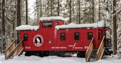 This Old Train Cabin Is Not What You Would Expect
