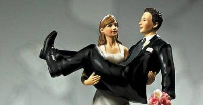 A Hilarious Wedding Cake Toppers Collection