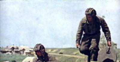 34 Restored Color Images That Captured Life During World War II