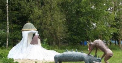 Would You Let Your Kids Play On This Totally Creepy Playground?