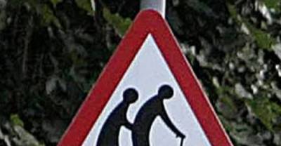 12 Hilarious Graffitis on Signs #11 Is Hilarious To Watch