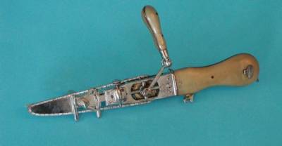 16 Vintage Medical Devices That Will Terrify Your Soul