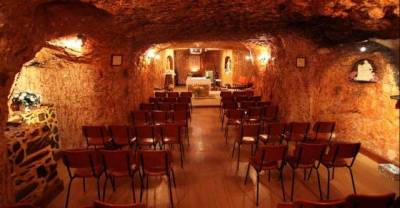 This Whole Australian Town Is Living Underground To Escape The Heat!