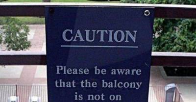 21 Signs Pointed Out By Captain Obvious Himself