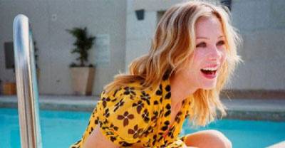 24 Awkward Poses That Have Ruined Beauty For These Models