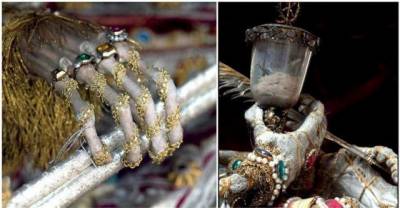 These Skeletons Were Found In Roman Catacombs And You'll Never Believe What They're Wearing.