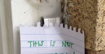 18 Hilarious Doorbells You'll Regret To Press
