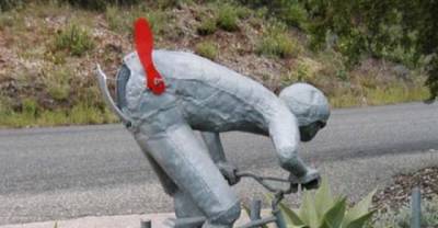 15 WTF Mailboxes That Will Probably Make the Mailman Quit