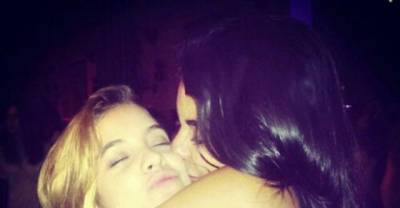 17 Funniest Ways Shows You're In Friend Love
