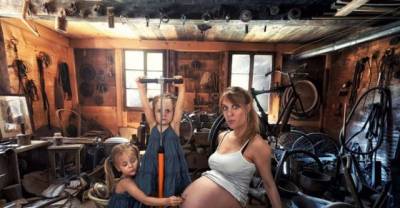Genious Father of Three, Created Digital Masterpieces With His Family