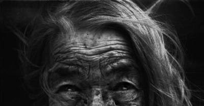 20 Incredibly Detailed Black And White Portraits of the Homeless by Lee Jeffries