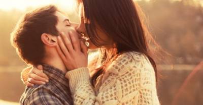 Curious Facts You Must Know About Kissing