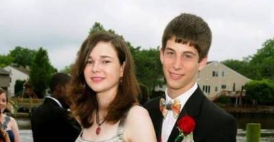 16 Prom Pics That Will Cause A Lifetime Of Embarrassment