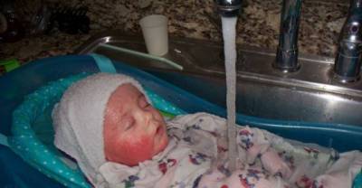 A Desperate Mother Spent All Night On The Internet Searching For Answers While Her Baby Lay In A Sink