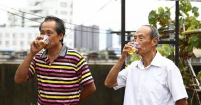 Members of China&rsquo;s Urine Therapy Association Believe Pee Can Cure Any Illness