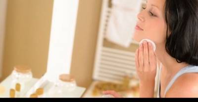 10 Reasons Why You Need Vaseline in Your Cosmetic Bag