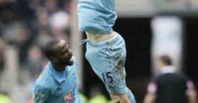 35 Awkward Moments of Public Erections