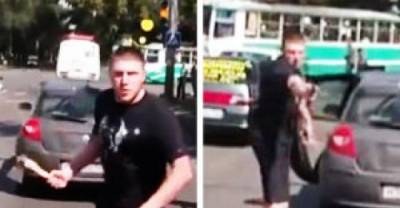 Axe Wielding Psycho Flips Out And Shoots Gun During Road Rage Incident!