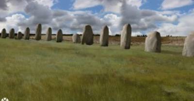 Superhenge: Archaeologists Discover Neolithic Monument Buried 2 Miles From Stonehenge!