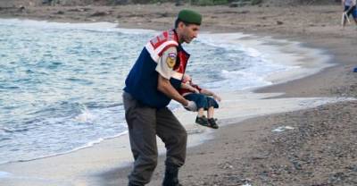 "I Thought Of My Own Son" Says The Turkish Police Officer Who Found Aylan