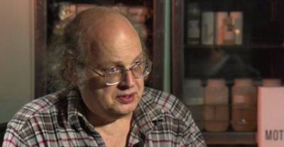 Scientist Hasn&rsquo;t Bathed in 12 Years, Uses Bacteria Spray to Keep Clean