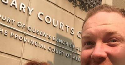 This Divorce Selfie Of A Couple Is Going Viral For All The Good Reasons