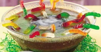 This 'Rotten Apple' Punch Is Great For Halloween Parties!