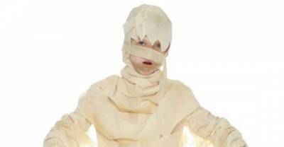 Freak Out All Your Friends This Halloween. How To Make A Mummy Costume!