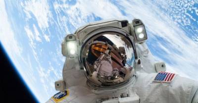 18 Extreme Selfies That Are Not For The Faint-Hearted