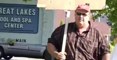350 Pound Man Protests After Being Kicked Out Of All-you-can-eat Restaurant