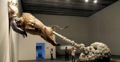 25 Unintentionally Terrifying Statues
