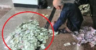 You Would Not Believe How Much This Beggar Earns Just By Begging On The Streets.. Amazing!