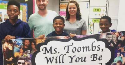 Man Proposes To Teacher Girlfriend With Help From Her Beloved Students