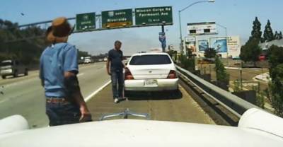 Cowboy Has Helped Stranded Drivers For 50 Years, But Wait Until You See How They Pay Him Back