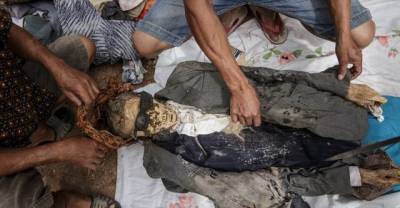 Dressing The Dead: Creepy Indonesian Festival Where Families Dig Up Corpses