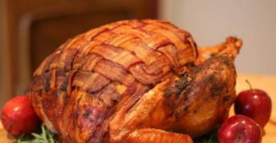 10 Thanksgiving Foods Full Of Bacon!