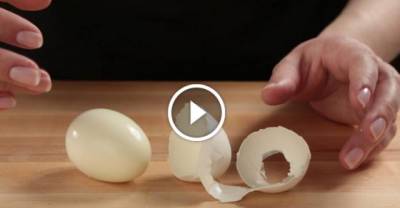 How To Peel A Boiled Egg In 10 Seconds