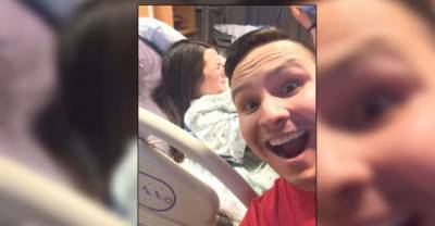 This New Dad Posed For A Selfie While His Wife Gave Birth In The Background