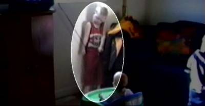 This Mother Films Her Two Cute Babies. But Horrifyingly Her 5-Year-Old Is Hanging In The Background!