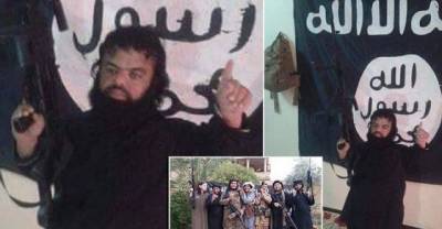 Sinister Jihadi Dwarf Poses With Assault Rifle In Front Of ISIS Flags
