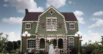 This Woman Decided To Turn Her Parent's House Into A Real Gingerbread House.