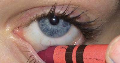 Wtf! These Crazy People On Instagram Are Placing Random Objects In Their Eyes