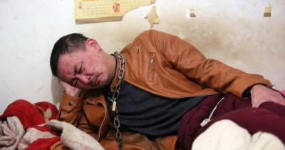 Alcoholic Chains Himself Up In Room In Desperate Attempt To Stop Drinking