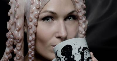 A Woman Wore An Octopus For Two Hours Just To Help Her Fiance