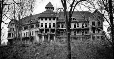Man Makes Terrifying Choice To Live In One Of Britain&rsquo;s MOST Haunted Houses!