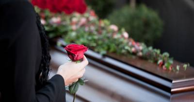 He Asked His Wife To Bury Him With ALL His Money, So This Is What She Did!