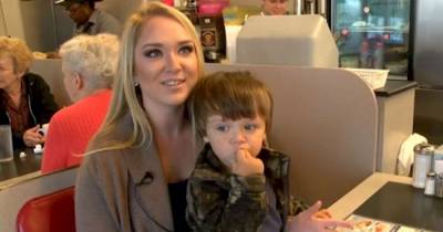 This Waitress Took One Look At The Receipt And Almost Fainted. What The Customer Did? Whoa.