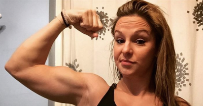 This Is What It Looks Like When A Body Builder's Six Pack Gets Stretched By Pregnancy.