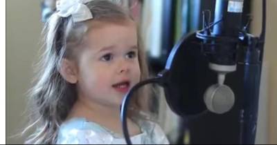 He Asks His Daughter To Sing In The Microphone. But What She Sings, Has Spread Around The World.