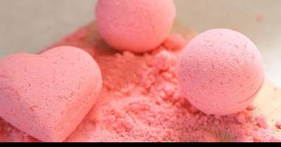 How To Make DIY Bath Bombs